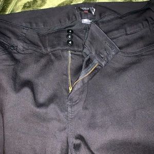 Torrid size 26tall super stretch jogging with tags